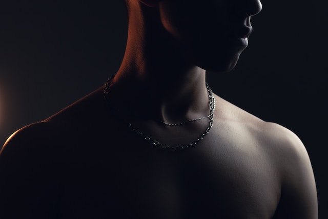 neck chain photo