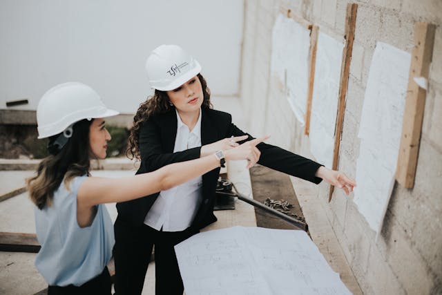 female-architects-working-together